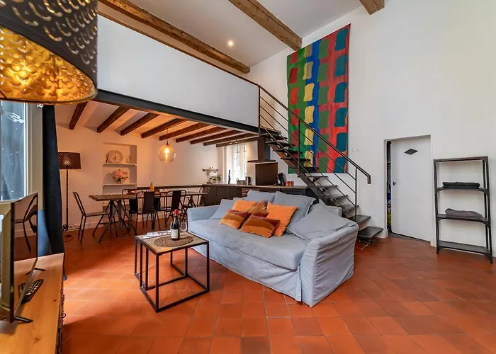 Une Nuit à Nîmes - Loft à la Maison Carrée